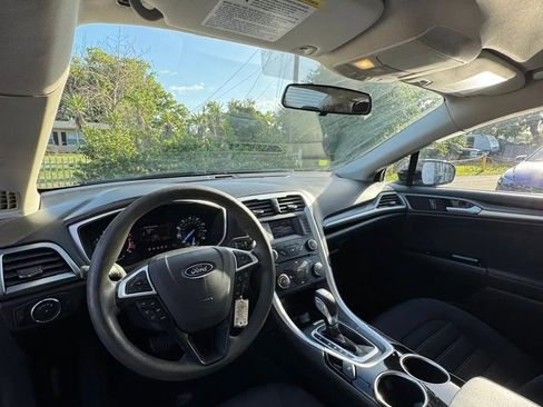 Used 2013 Ford Fusion SE image 8