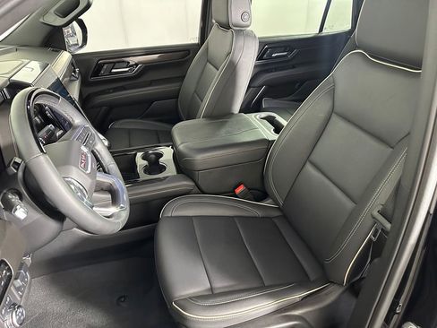 Used 2025 GMC Yukon Elevation AWD/4WD image 26