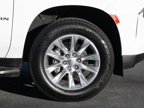 Used 2024 Chevrolet Suburban Premier image 11