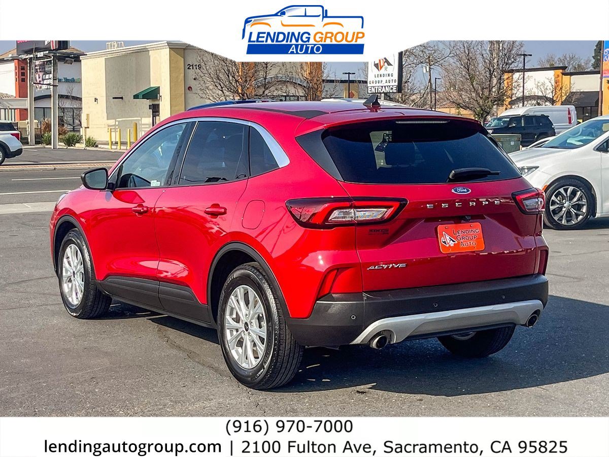 Used 2023 Ford Escape Active w/ Tech Pack #1 FWD image 2