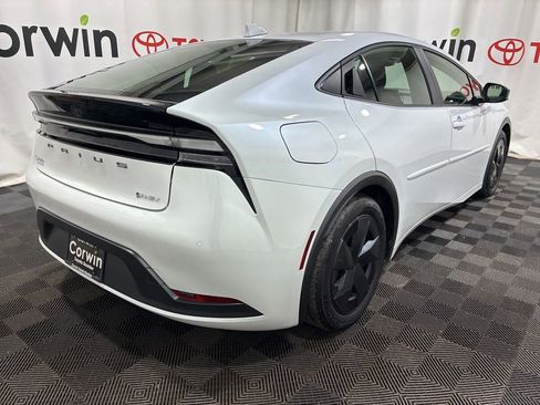 Used 2025 Toyota Prius Plug-In Hybrid FWD image 8