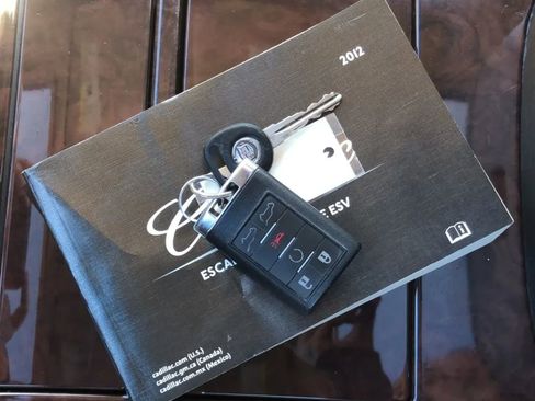 Used 2012 Cadillac Escalade Premium image 34