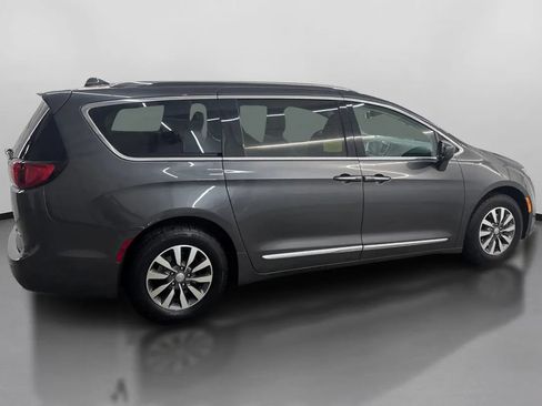 Used 2020 Chrysler Pacifica Touring-L FWD image 11