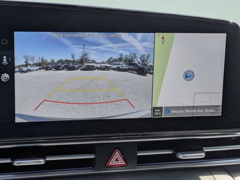 Used 2025 Hyundai Elantra SEL image 19