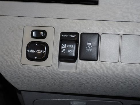 Used 2014 Toyota Sienna XLE image 23