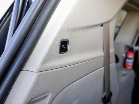 Used 2022 Chrysler Voyager LX image 23