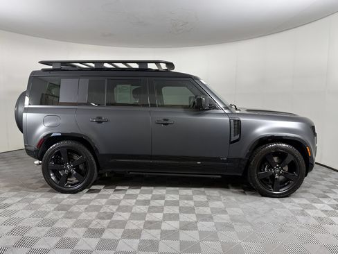 Used 2025 Land Rover Defender 110 V8 AWD/4WD image 8