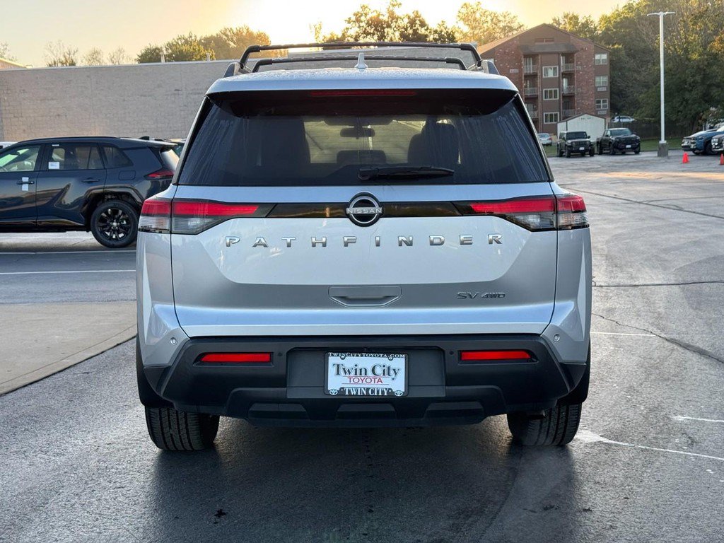 Used 2022 Nissan Pathfinder SV AWD/4WD image 18