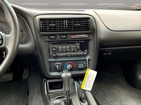 Used 2002 Chevrolet Camaro Z28 w/ SS Performance/Appearance Pkg RWD image 9