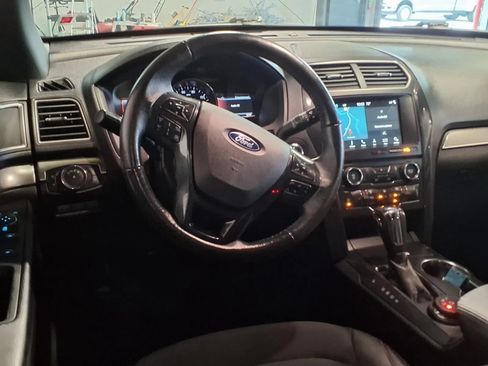 Used 2018 Ford Explorer XLT w/ Equipment Group 202A AWD/4WD image 16