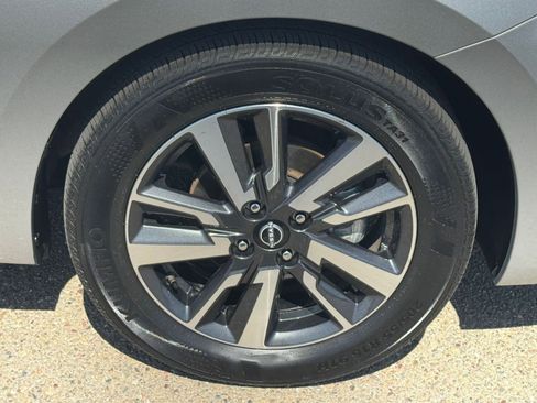 Used 2025 Nissan Versa SV image 31