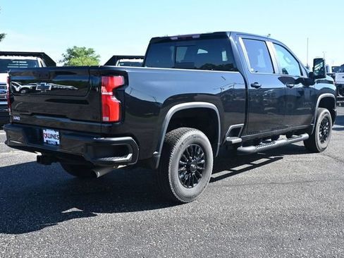 Used 2024 Chevrolet Silverado 3500 LT w/ Midnight Edition AWD/4WD image 6