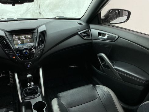 Used 2016 Hyundai Veloster Turbo FWD image 24