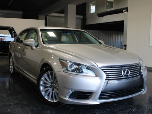 Used 2013 Lexus LS 460 w/ Comfort Pkg image 1