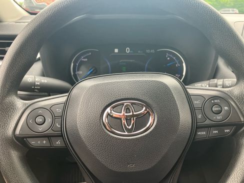 Used 2025 Toyota RAV4 XLE AWD/4WD image 14