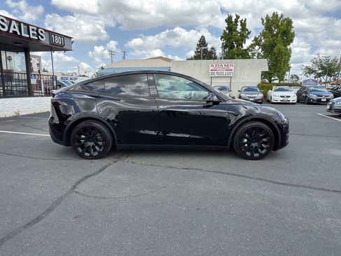 Used 2021 Tesla Model Y Long Range AWD/4WD image 2