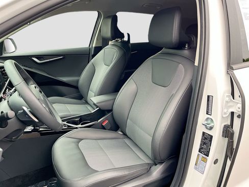 Certified 2024 Kia Niro EX image 20