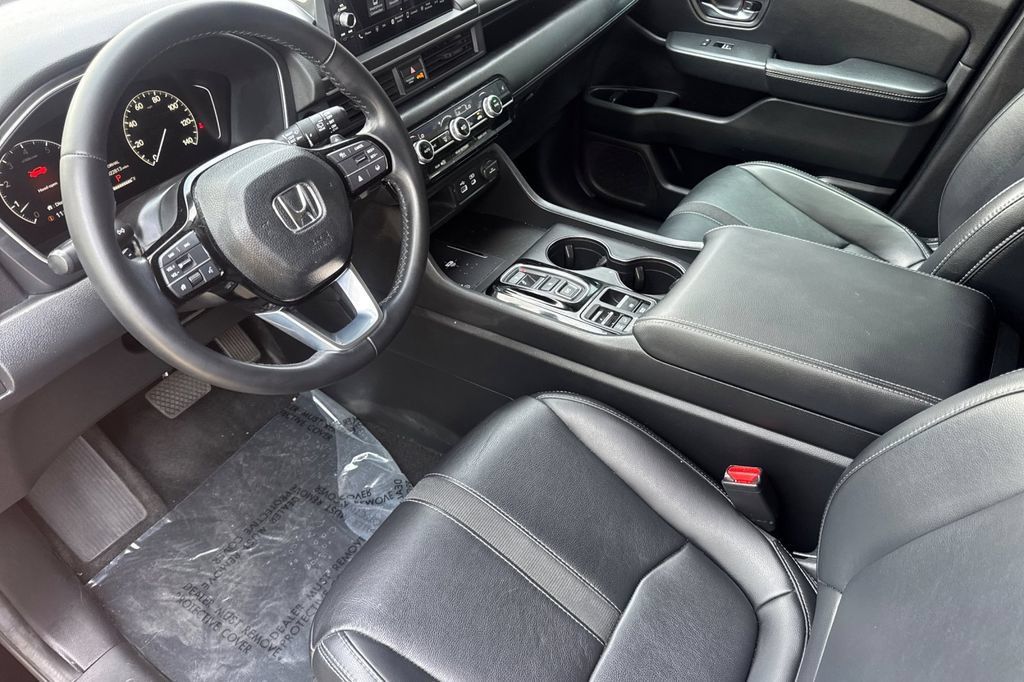 Used 2025 Honda Pilot EX-L image 3