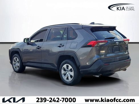 Used 2021 Toyota RAV4 LE FWD image 4
