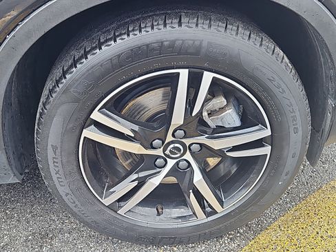 Certified 2023 Volvo XC40 B5 Plus w/ Climate Package image 31