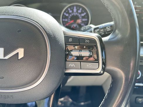 Used 2023 Kia Carnival LX image 31