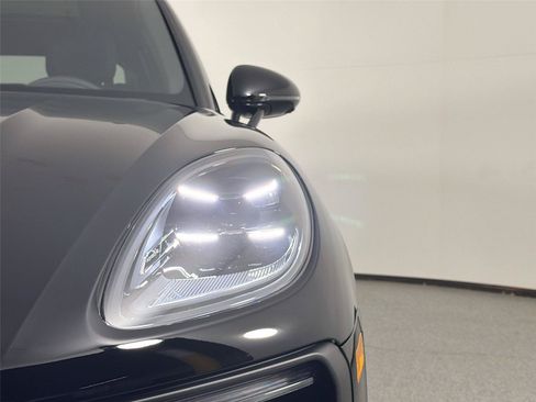 Certified 2026 Porsche Macan AWD/4WD image 15
