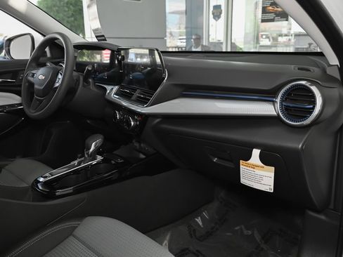 Used 2026 Chevrolet Trax LT w/ Sunroof Package FWD image 35