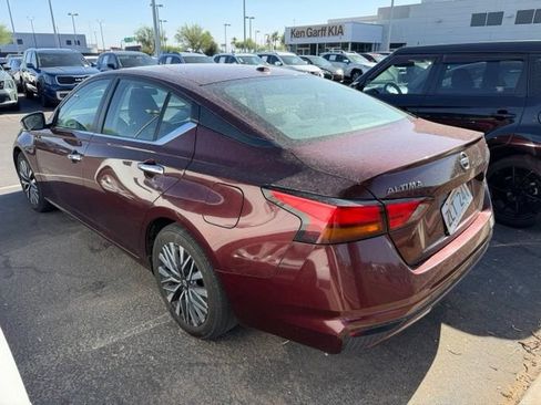 Used 2024 Nissan Altima 2.5 SV FWD image 3