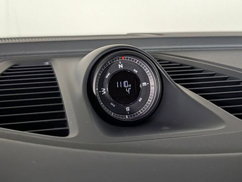 New 2026 Porsche Macan 4 Electric image 31