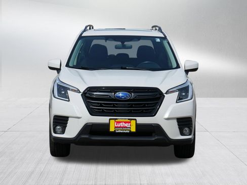 Used 2022 Subaru Forester Premium AWD/4WD image 2