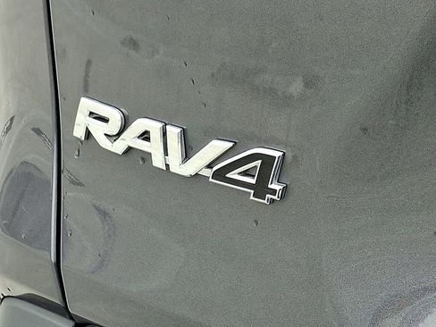 Used 2020 Toyota RAV4 LE image 28
