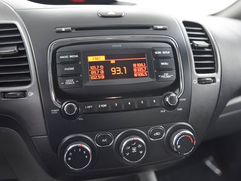 Used 2017 Kia Forte LX image 19