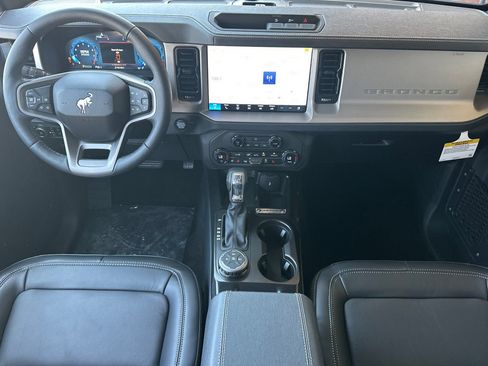 New 2026 Ford Bronco Outer Banks w/ Black Appearance Package AWD/4WD image 12
