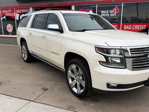 Used 2015 Chevrolet Suburban LTZ image 3