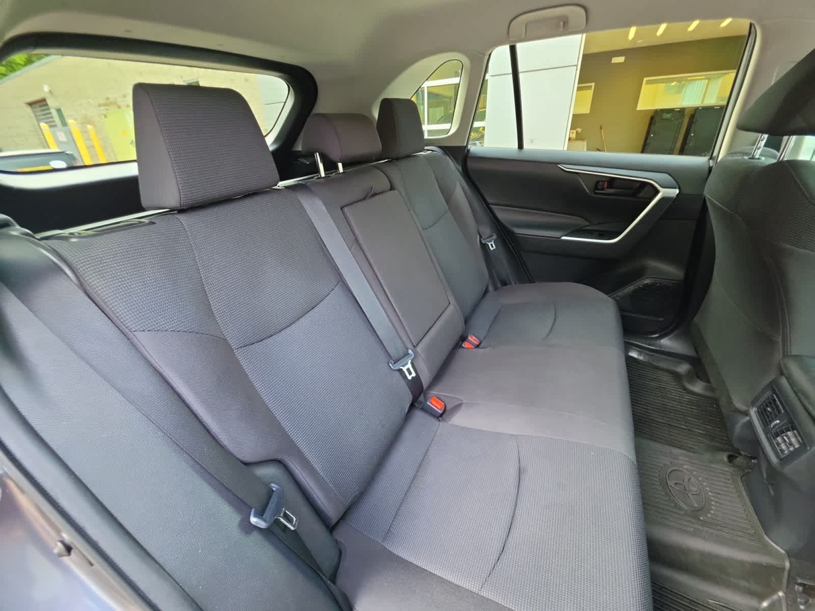 Used 2021 Toyota RAV4 LE AWD/4WD image 22