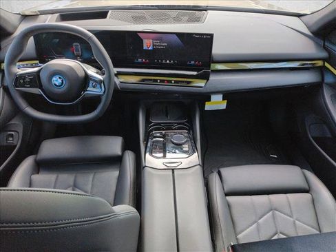 Used 2025 BMW i5 eDrive40i w/ Premium Package image 19