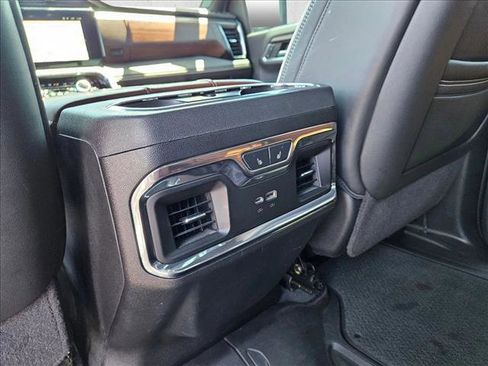 Used 2024 GMC Sierra 3500 Denali Ultimate AWD/4WD image 17