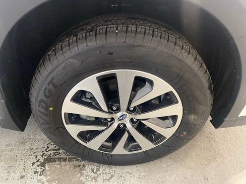 Certified 2025 Subaru Outback Premium AWD/4WD image 5