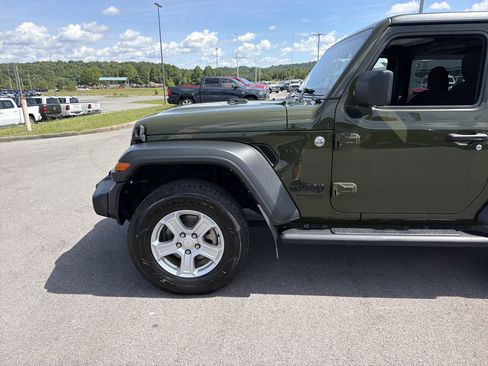 Used 2021 Jeep Wrangler Sport AWD/4WD image 10