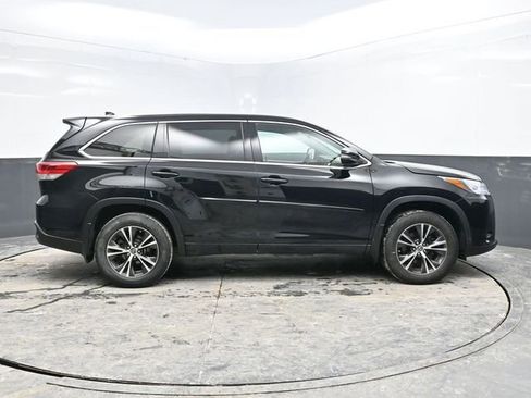 Used 2018 Toyota Highlander LE image 8