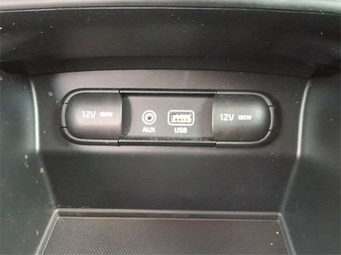 Used 2019 Kia Sorento LX w/ LX Convenience Package image 17