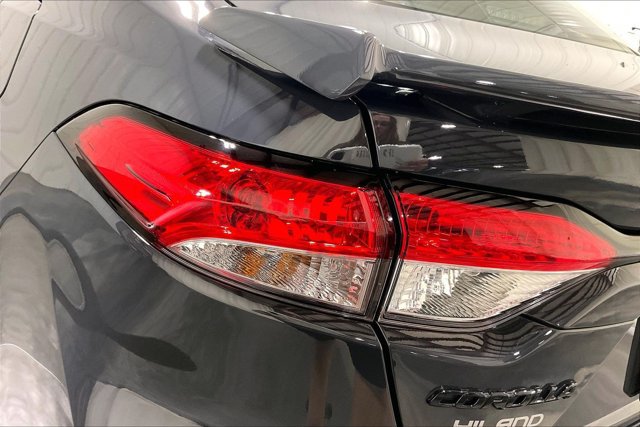 Certified 2025 Toyota Corolla SE w/ SE Premium Package FWD image 30