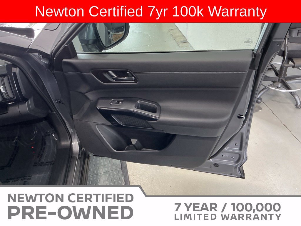 Used 2025 Nissan Pathfinder SV w/ SV Premium Package FWD image 45