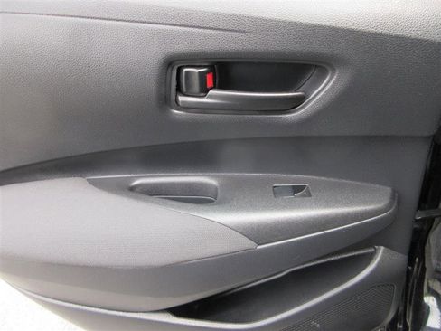 Used 2025 Toyota Corolla LE FWD image 21