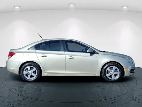 Used 2016 Chevrolet Cruze LT FWD image 2