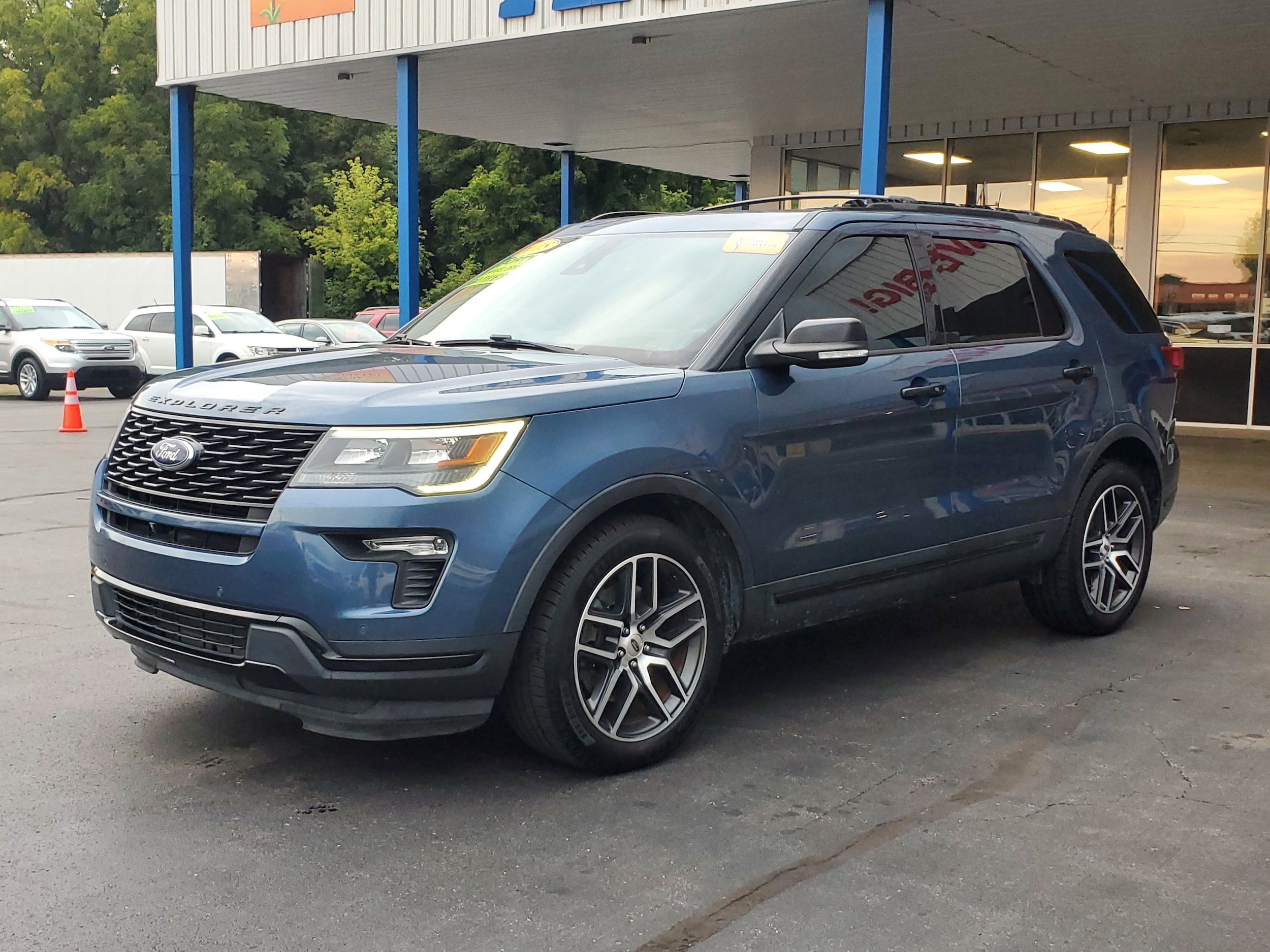 Used 2018 Ford Explorer Sport w/ Equipment Group 401A AWD/4WD image 2