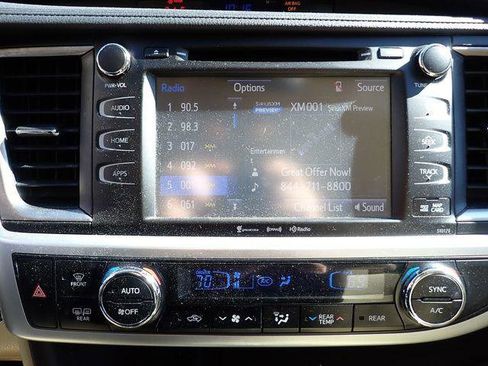 Certified 2017 Toyota Highlander XLE w/ Carpet Mat Package image 14