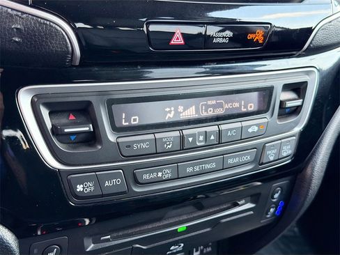 Used 2021 Honda Pilot Elite image 16