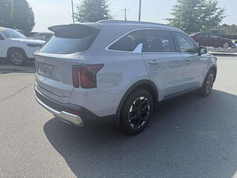 Certified 2025 Kia Sorento S w/ Panoramic Sunroof Package FWD image 8