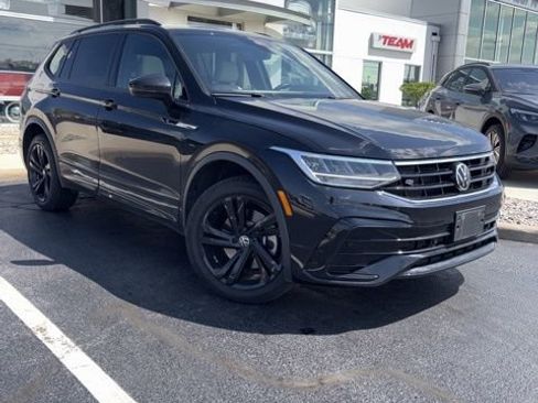 Used 2023 Volkswagen Tiguan SE R-Line AWD/4WD image 1